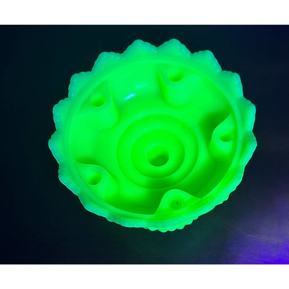 Vintage Fenton custard uranium glass candle stick holder - Picture 4 of 10